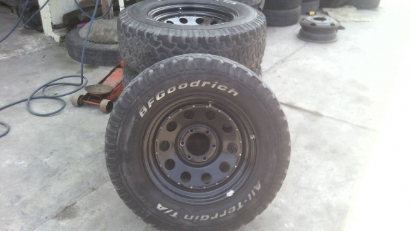 ขายกะทะขอบ 17 ออฟ 0 พร้อมยาง BF All 265/70R17 ปี11