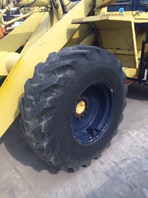 ขาย KOMATSU WA100-1#33107 รถนอกนำเข้าจากญี่ปุ่น ไม่เคยใช้ในไทย สวยๆไม่แพง  ธีรเทพ 062-7091748
