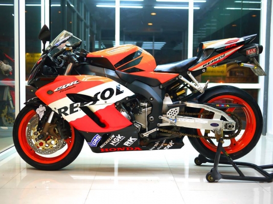 ขาย Honda Cbr1000 ปี 2005 พร้อมทะเบียนแท้โอนขนส่ง รถสวยมากไม่มีอุบัติเหตุใดๆทั้งสิ้น