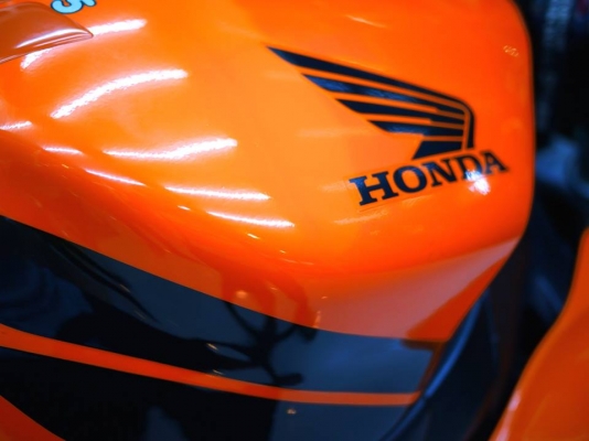 ขาย Honda Cbr1000 ปี 2005 พร้อมทะเบียนแท้โอนขนส่ง รถสวยมากไม่มีอุบัติเหตุใดๆทั้งสิ้น