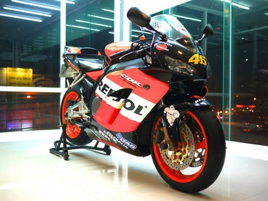 ขาย Honda Cbr1000 ปี 2005 พร้อมทะเบียนแท้โอนขนส่ง รถสวยมากไม่มีอุบัติเหตุใดๆทั้งสิ้น