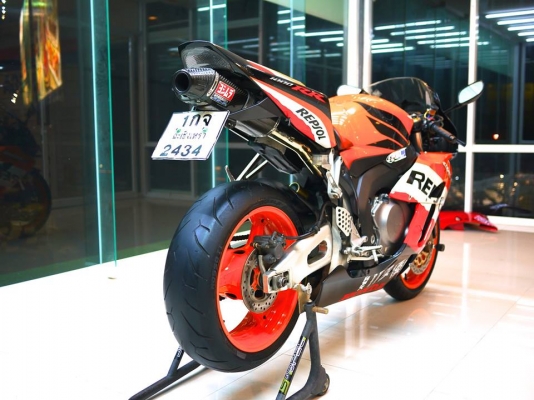 ขาย Honda Cbr1000 ปี 2005 พร้อมทะเบียนแท้โอนขนส่ง รถสวยมากไม่มีอุบัติเหตุใดๆทั้งสิ้น