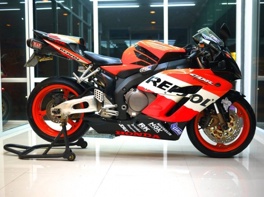 ขาย Honda Cbr1000 ปี 2005 พร้อมทะเบียนแท้โอนขนส่ง รถสวยมากไม่มีอุบัติเหตุใดๆทั้งสิ้น