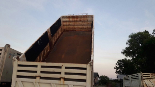 ขายหางพ่วง  สามมิต  2  เพลา. ปี 49   สนใจติดต่อ  081 - 6079515