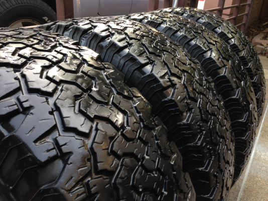 ยาง All BF goodrich 265 70 16 กลางปี13 ดอกเต็ม พร้อมใช้งาน ราคาไม่แพง