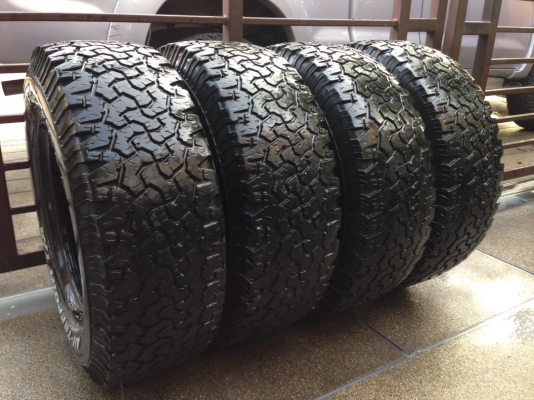 ยาง All BF goodrich 265 70 16 กลางปี13 ดอกเต็ม พร้อมใช้งาน ราคาไม่แพง