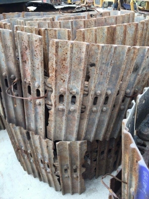 โซ่พร้อมใบเก่านอกญี่ปุ่น HITACHI EX120-3-5 ใบยาว 60 ซม เส้นละ 45,000 โซ่พร้อมใบเก่านอกญี่ปุ่น HITACHI EX120-3-5 ใบยาว 60 ซม เส้นละ 45,000