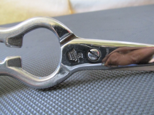 ขายกรรไกรตราตุ๊กตาคู่งานเก่าเยอรมัน Made in Germany. ขายกรรไกรตราตุ๊กตาคู่งานเก่าเยอรมัน Made in Germany.