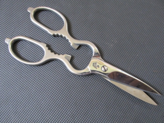 ขายกรรไกรตราตุ๊กตาคู่งานเก่าเยอรมัน Made in Germany. ขายกรรไกรตราตุ๊กตาคู่งานเก่าเยอรมัน Made in Germany.