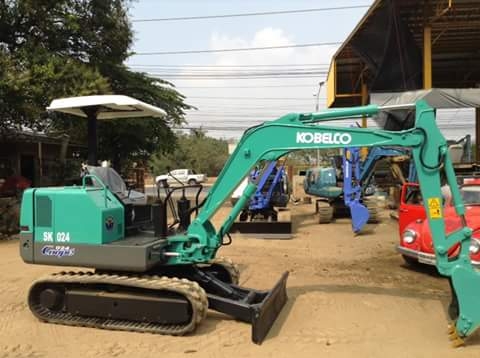 ขายรถขุดแบคโฮ KOBELCO SK024 ขนาดPc25   (มีลายหัวกระแทก) เครื่องแน่น ระบบไว (แทรคยางดี 100\%) รถพร้อมใช้งาน เอกสารใบอินวอยครบ