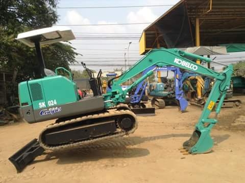 ขายรถขุดแบคโฮ KOBELCO SK024 ขนาดPc25   (มีลายหัวกระแทก) เครื่องแน่น ระบบไว (แทรคยางดี 100\%) รถพร้อมใช้งาน เอกสารใบอินวอยครบ