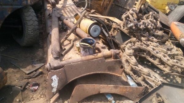 ขายใบมีด รถแทรกเตอร์ D-5 ตีนไก่ ด้านหน้าสวย ขายไม่แพงครับ