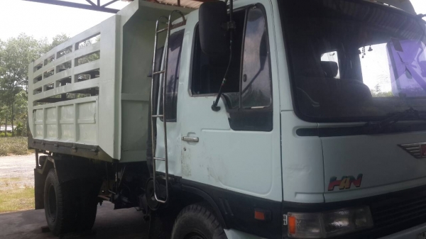 ขายรถบรรทุก 6 ล้อดัมพ์ HINO FF 195 แรงม้า ราคา 600000