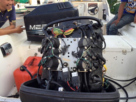 เรือ F22 เครื่องเมอร์ 150 แรงหัวฉีด