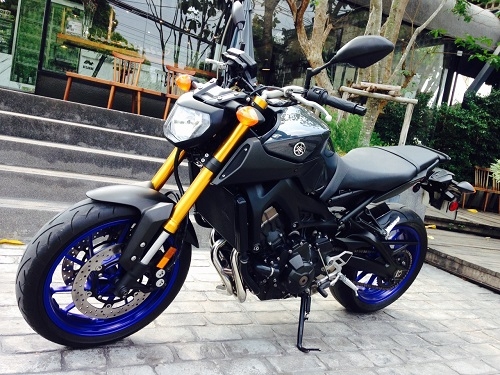 ขาย YAMAHA FZ-09 รถ  สภาพใหม่มาก วิ่ง 9,XXX โล สีเดิมทั้งคัน ไม่ล้ม ไม่มีชน