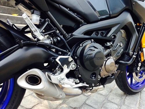 ขาย YAMAHA FZ-09 รถ  สภาพใหม่มาก วิ่ง 9,XXX โล สีเดิมทั้งคัน ไม่ล้ม ไม่มีชน