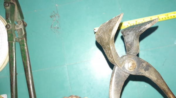 ขายคีมคีบงานเก่าญี่ปุ่นเหล็กดี ตัวใหญ่ น้ำหนักดี ยาว10"Made in Japan. ขายคีมคีบงานเก่าญี่ปุ่นเหล็กดี ตัวใหญ่ น้ำหนักดี ยาว10"Made in Japan.