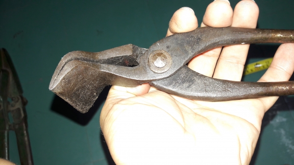 ขายคีมคีบงานเก่าญี่ปุ่นเหล็กดี ตัวใหญ่ น้ำหนักดี ยาว10"Made in Japan. ขายคีมคีบงานเก่าญี่ปุ่นเหล็กดี ตัวใหญ่ น้ำหนักดี ยาว10"Made in Japan.