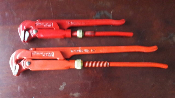 ขายคอม้าเยอรมันงานใหม่เก่าเก็บแพ็คคู่ขนาด12",15" Made in Germany. ขายคอม้าเยอรมันงานใหม่เก่าเก็บแพ็คคู่ขนาด12",15" Made in Germany.