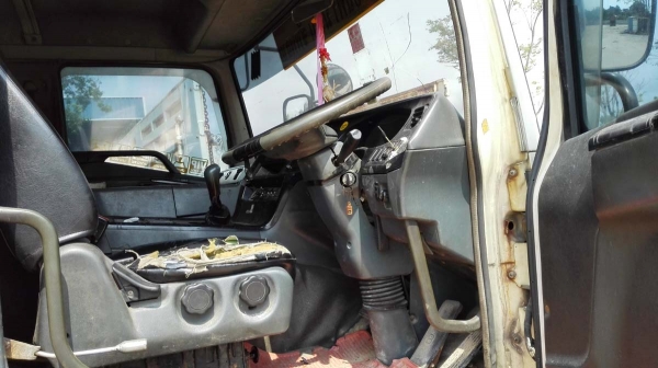 Mitsubishi/ สิบล้อสองคานหน้า เครื่อง 320 แรงม้า เฉพาะหัวคัสซี