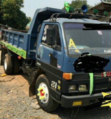 หกล้อ อีซูชุ NPR115 ดั้มสามมิต5คิว แอร์ พ.เวอร์ สภาพดีสวยเดิมๆพร้อมใช้ ทะเบียนพร้อมโอน