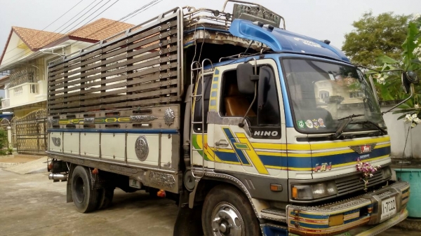 หกล้อ ฮีโน่ FF3H ปี39-HO7C185โบว์อินเตอร์ ยาง900 ช่วงยาว5.50ม สภาพดีสวยพร้อมใช้ ทะเบียนพร้อมโอน