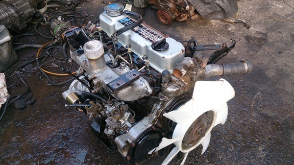 ขายเครื่องยนต์ดีเซล Nissan Td25พร้อมเลข