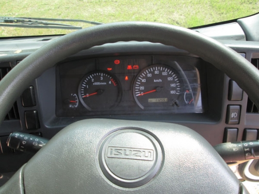 ISUZU NLR 130 ตู้แห้ง ป้ายเล็กไม่ติดเวลา