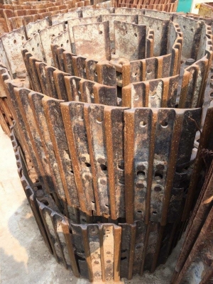 โซ่พร้อมใบเก่านอกญี่ปุ่น komatsu pc120-5-6 ใบยาว 50 ซม เส้นละ 50,000