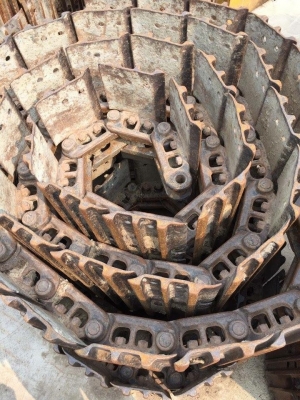 โซ่พร้อมใบเก่านอกญี่ปุ่น komatsu pc120-5-6 ใบยาว 50 ซม เส้นละ 50,000