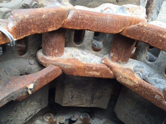 โซ่พร้อมใบเก่านอกญี่ปุ่น komatsu pc200-3-5-6 ใบยาว 60 ซม เส้นละ 55,000 โซ่พร้อมใบเก่านอกญี่ปุ่น komatsu pc200-3-5-6 ใบยาว 60 ซม เส้นละ 55,000