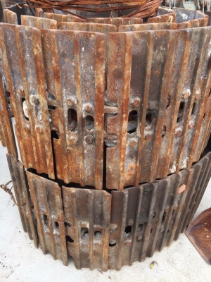 โซ่พร้อมใบเก่านอกญี่ปุ่น komatsu pc200-3-5-6 ใบยาว 60 ซม เส้นละ 55,000