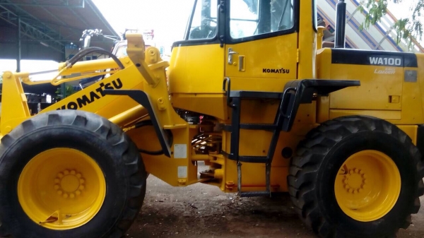 ขายรถตัก Komatsu WA100-3 รถสภาพพร้อมใช้งานได้ทันที ราคาไม่แพงสนใจติดต่อ 081-9422533