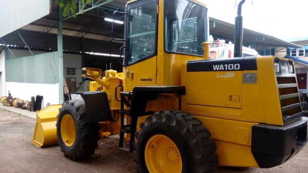 ขายรถตัก Komatsu WA100-3 รถสภาพพร้อมใช้งานได้ทันที ราคาไม่แพงสนใจติดต่อ 081-9422533