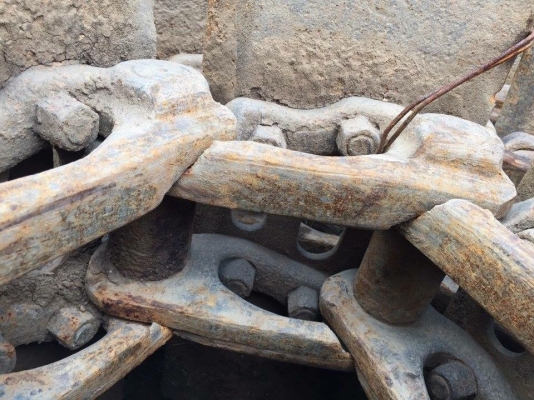 โซ่พร้อมใบเก่า komatsu pc200-3-5-6 ใบยาว 60ซม เส้นละ 40,000