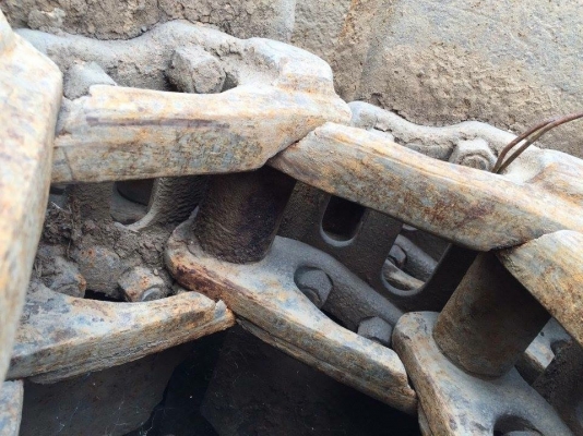 โซ่พร้อมใบเก่า komatsu pc200-3-5-6 ใบยาว 60ซม เส้นละ 40,000