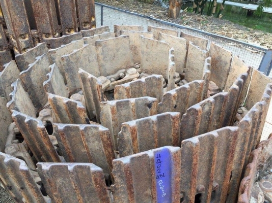 โซ่พร้อมใบเก่า komatsu pc200-3-5-6 ใบยาว 60ซม เส้นละ 40,000