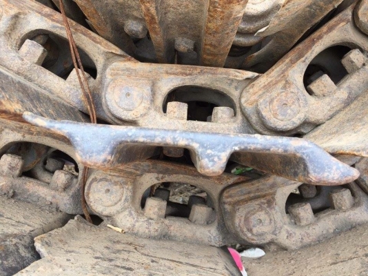 โซ่พร้อมใบเก่า komatsu pc200-3-5-6 ใบยาว 60ซม เส้นละ 40,000