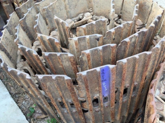 โซ่พร้อมใบเก่า komatsu pc200-3-5-6 ใบยาว 60ซม เส้นละ 40,000