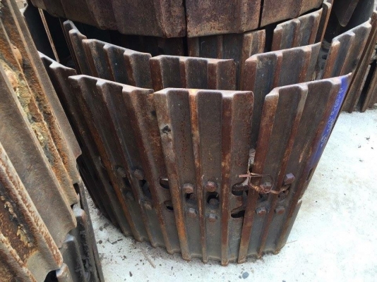 โซ่พร้อมใบเก่านอกญี่ปุ่น komatsu pc200-5-6 ใบยาว 80 ซม เส้นละ 60,000