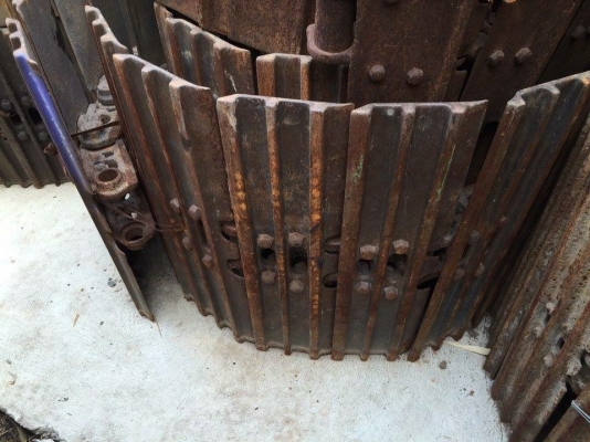 โซ่พร้อมใบเก่านอกญี่ปุ่น komatsu pc200-5-6 ใบยาว 80 ซม เส้นละ 60,000