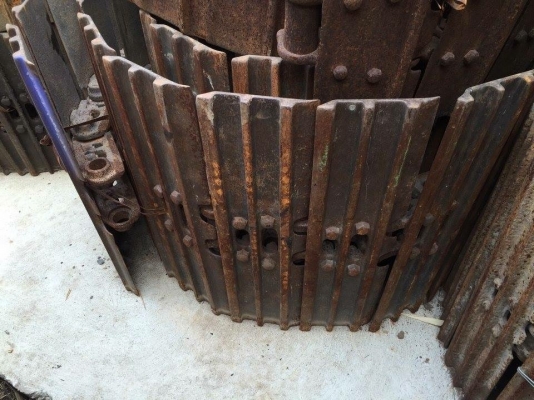 โซ่พร้อมใบเก่านอกญี่ปุ่น komatsu pc200-5-6 ใบยาว 80 ซม เส้นละ 60,000