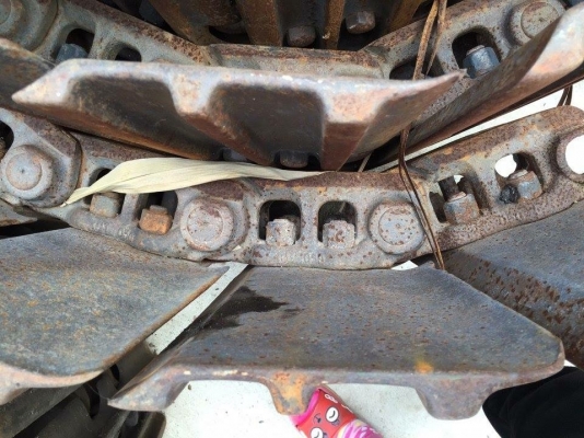 โซ่พร้อมใบเก่านอกญี่ปุ่น komatsu pc200-5-6 ใบยาว 80 ซม เส้นละ 60,000