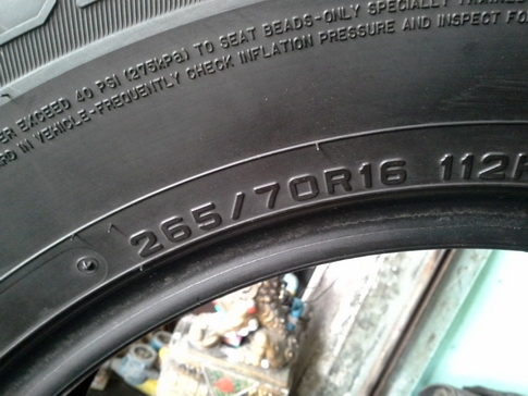 Dunlop PT2 ขนาด 265/70/16 ปลายปี12 สภาพสวยๆ 1ชุด