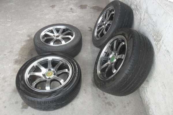 ล้อแม็ก15นิ้ว4รู100 พร้อมยาง สวยๆ 4 ล้อ ราคา 5900 บาท