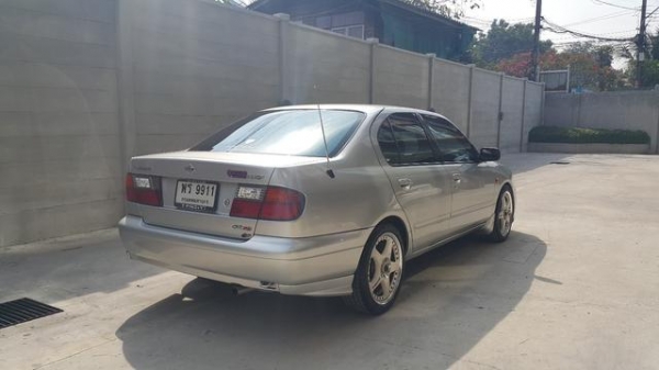 นิสสัน พรีเมียร่า