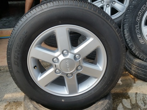 ขายล้อแม็กISUZU GOLD 16 พร้อมยาง  4 ล้อ