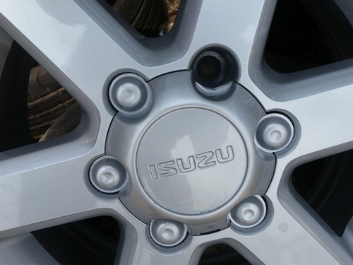 ขายล้อแม็กISUZU GOLD 16 พร้อมยาง  4 ล้อ