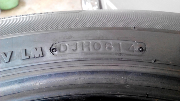 ยาง Bridgestone 215/55 R17 ปี 14