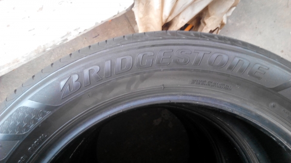ยาง Bridgestone 215/55 R17 ปี 14